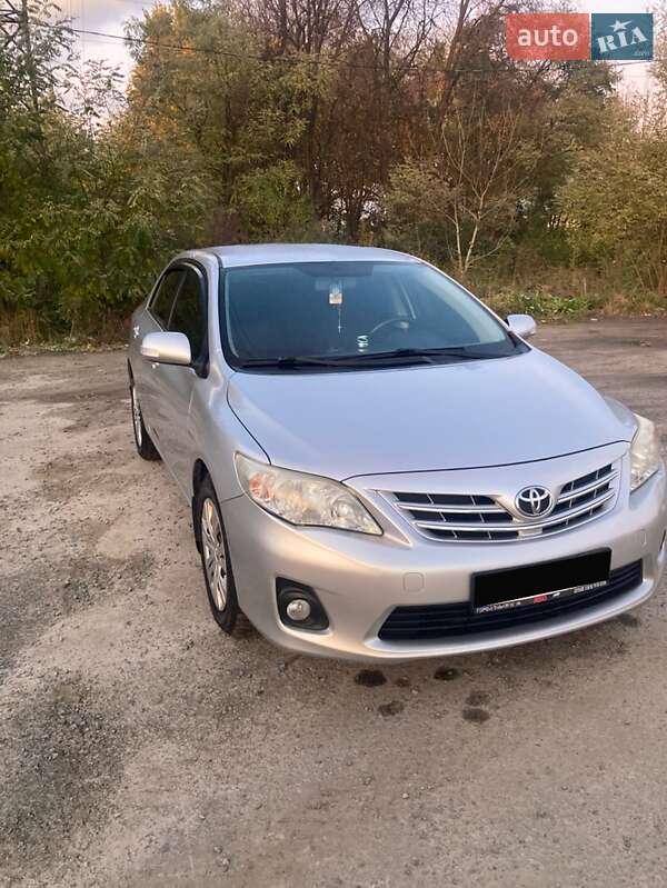 Седан Toyota Corolla 2010 в Львові