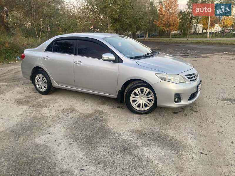 Седан Toyota Corolla 2010 в Львові
