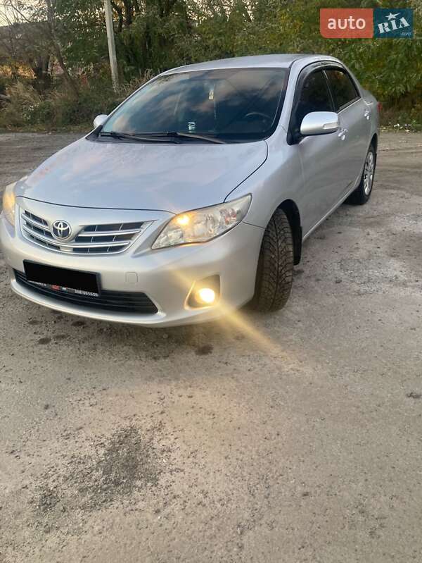 Седан Toyota Corolla 2010 в Львові