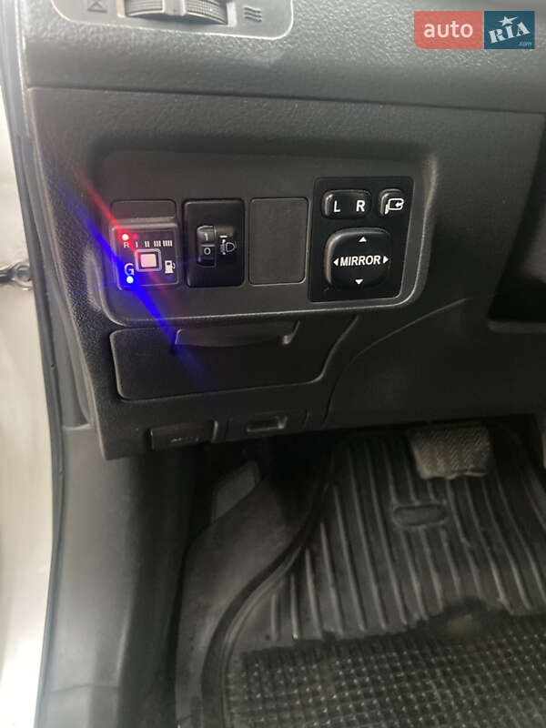 Седан Toyota Corolla 2010 в Львові