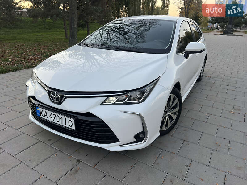 Седан Toyota Corolla 2019 в Киеве