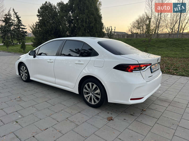 Седан Toyota Corolla 2019 в Киеве