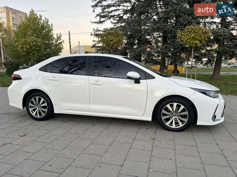 Седан Toyota Corolla 2019 в Киеве
