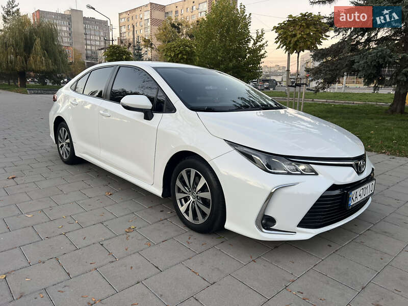 Седан Toyota Corolla 2019 в Киеве