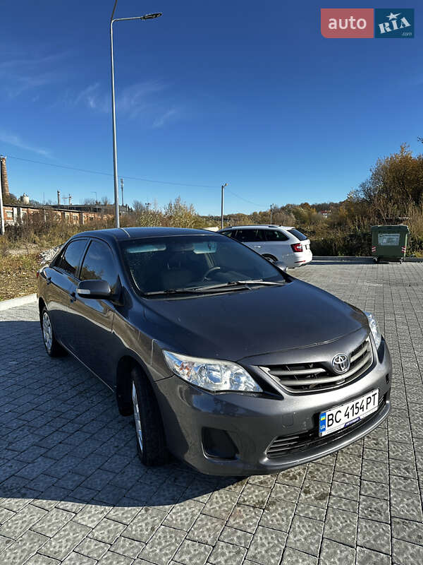 Седан Toyota Corolla 2011 в Львові