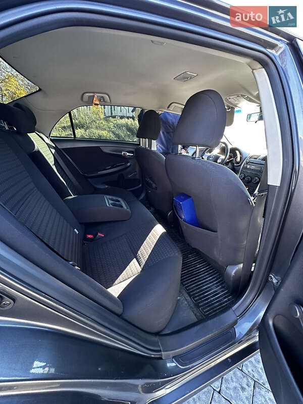 Седан Toyota Corolla 2011 в Львові