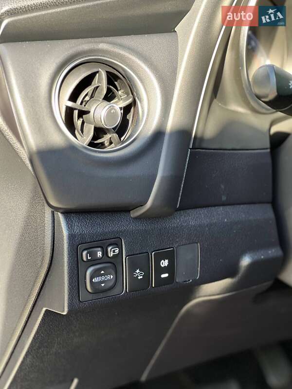 Хэтчбек Toyota Corolla 2017 в Одессе фото 12 Хэтчбек Toyota Corolla 2017 в Одессе