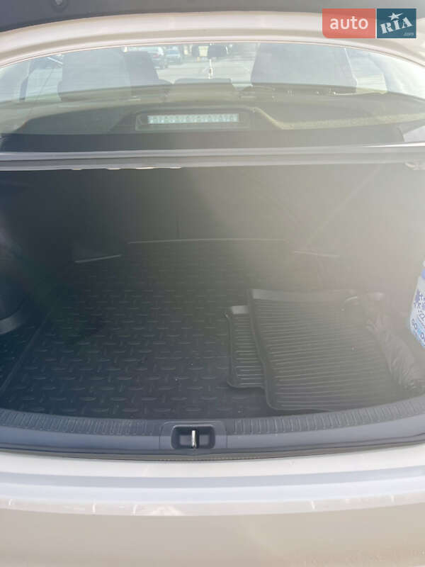 Седан Toyota Corolla 2019 в Киеве фото 13 Седан Toyota Corolla 2019 в Киеве