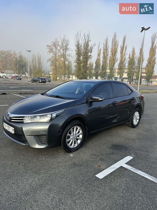 Седан Toyota Corolla 2013 в Киеве фото 2 Седан Toyota Corolla 2013 в Киеве