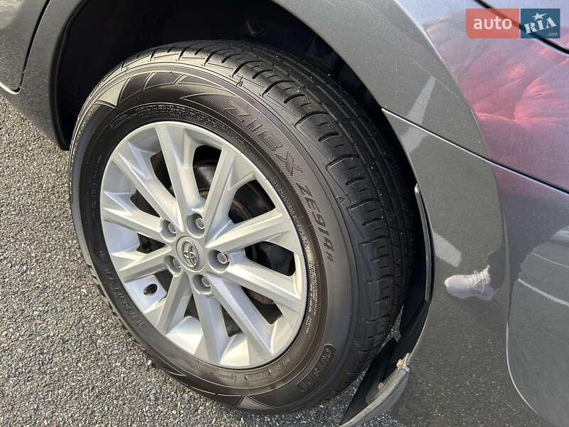 Седан Toyota Corolla 2013 в Киеве фото 6 Седан Toyota Corolla 2013 в Киеве