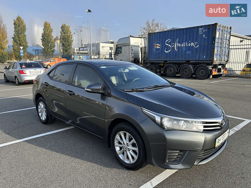 Седан Toyota Corolla 2013 в Киеве фото 9 Седан Toyota Corolla 2013 в Киеве