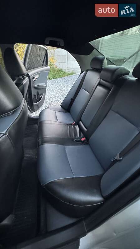 Седан Toyota Corolla 2011 в Ровно