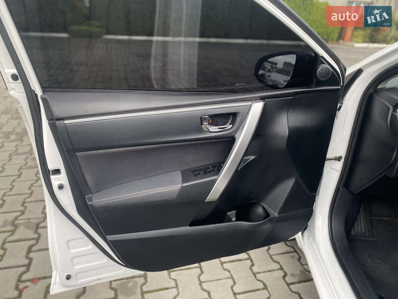 Седан Toyota Corolla 2013 в Луцке фото 10 Седан Toyota Corolla 2013 в Луцке