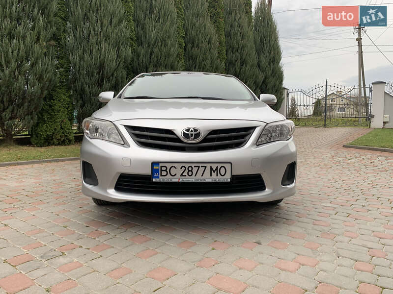 Седан Toyota Corolla 2011 в Дрогобыче