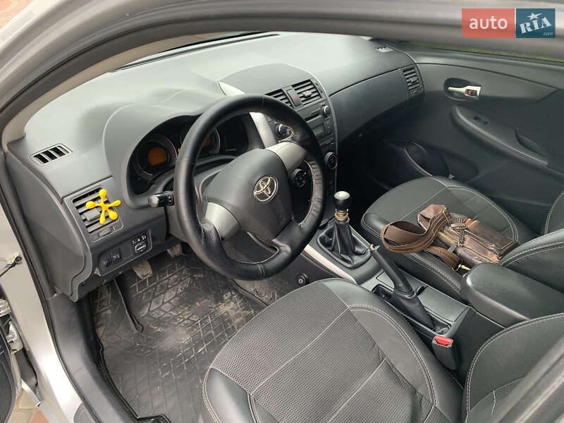 Седан Toyota Corolla 2011 в Дрогобыче