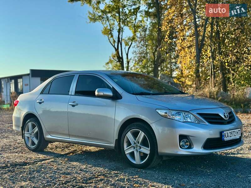 Седан Toyota Corolla 2011 в Самборе