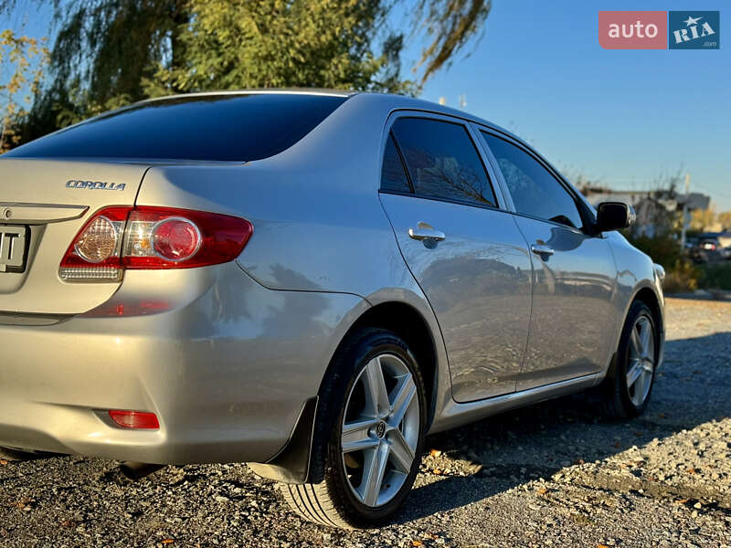 Седан Toyota Corolla 2011 в Самборе