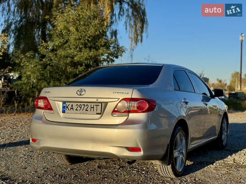 Седан Toyota Corolla 2011 в Самборе