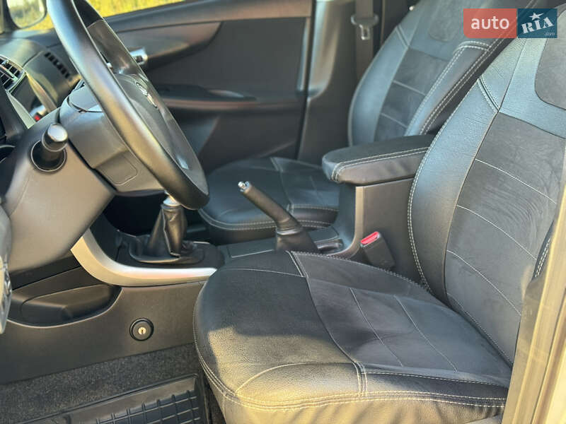 Седан Toyota Corolla 2011 в Самборе