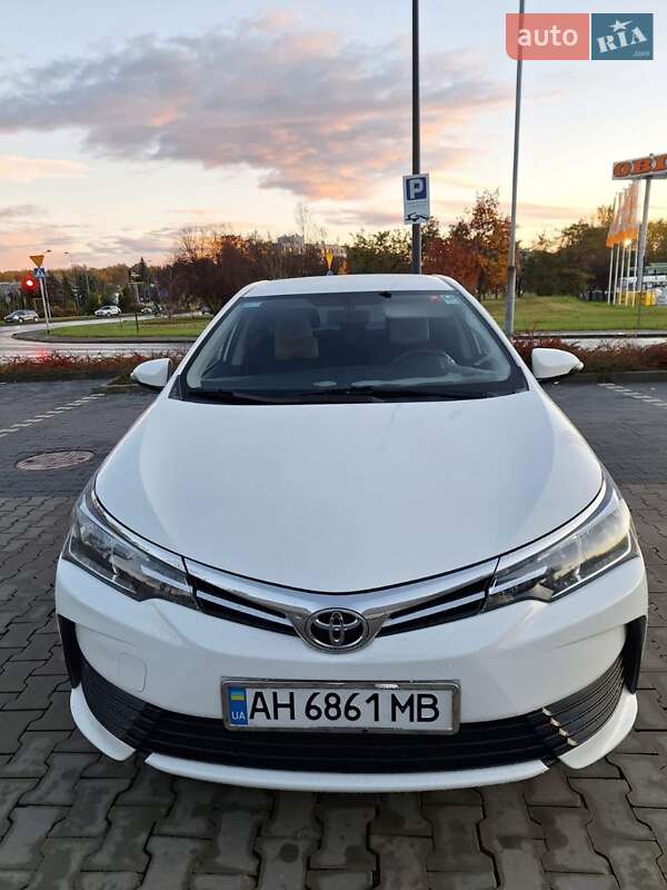 Седан Toyota Corolla 2017 в Львові фото 4 Седан Toyota Corolla 2017 в Львові