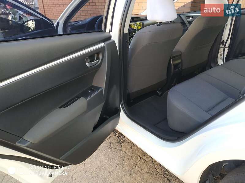 Седан Toyota Corolla 2017 в Львові фото 12 Седан Toyota Corolla 2017 в Львові