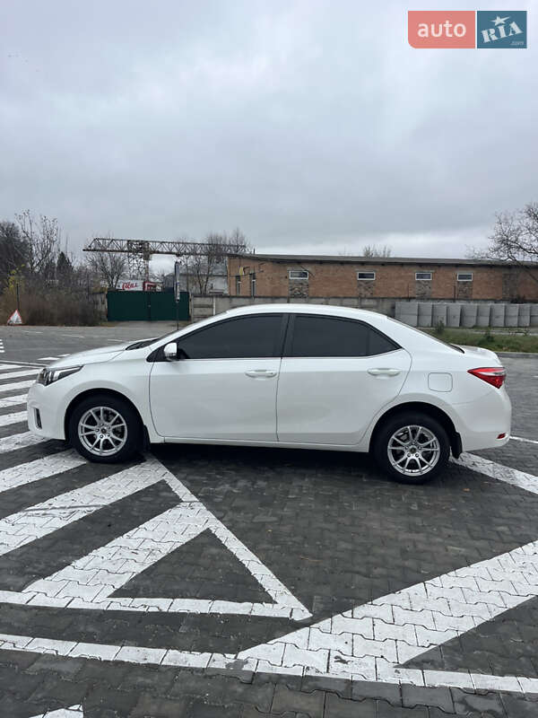 Седан Toyota Corolla 2013 в Тульчине