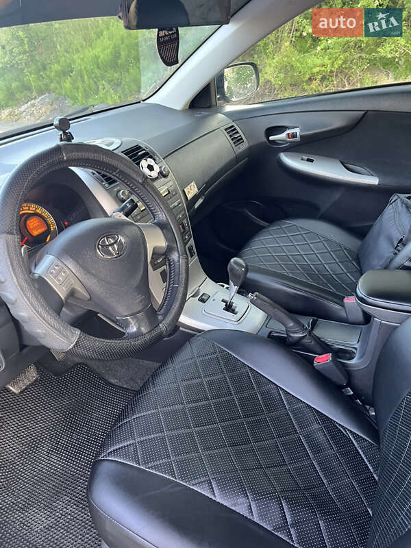 Седан Toyota Corolla 2007 в Ивано-Франковске