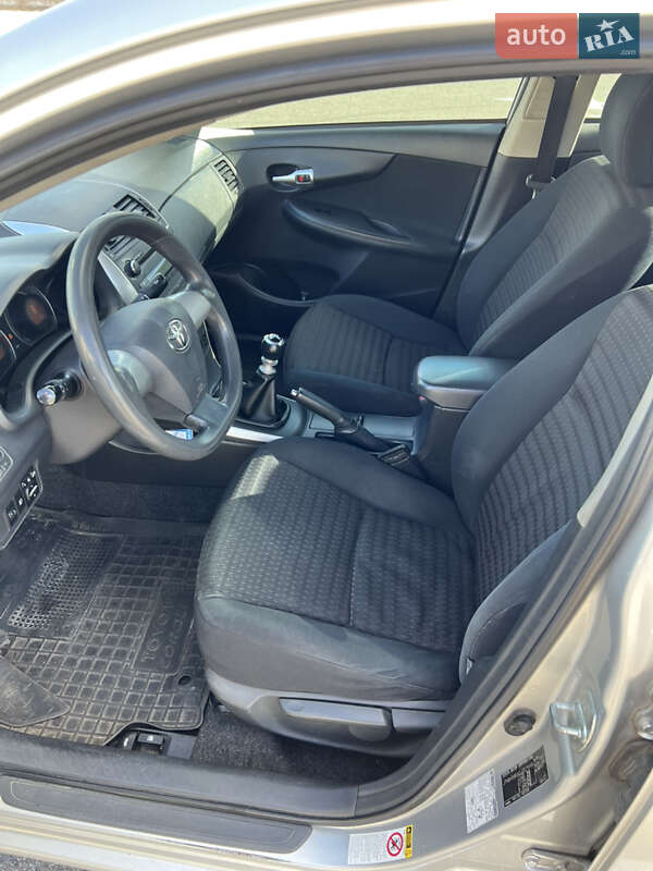 Седан Toyota Corolla 2011 в Киеве фото 9 Седан Toyota Corolla 2011 в Киеве