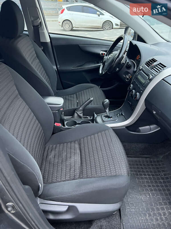 Седан Toyota Corolla 2008 в Тернополе