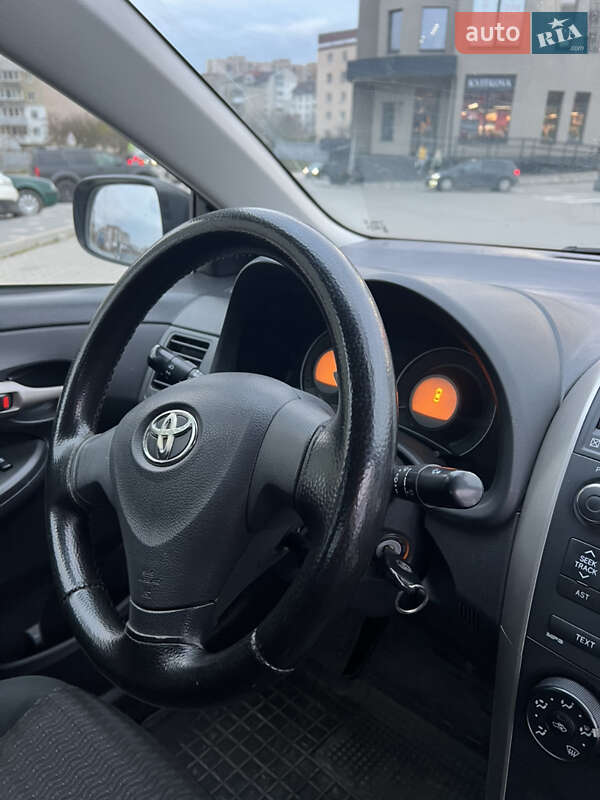 Седан Toyota Corolla 2008 в Тернополе