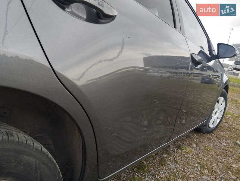 Седан Toyota Corolla 2013 в Львові фото 9 Седан Toyota Corolla 2013 в Львові