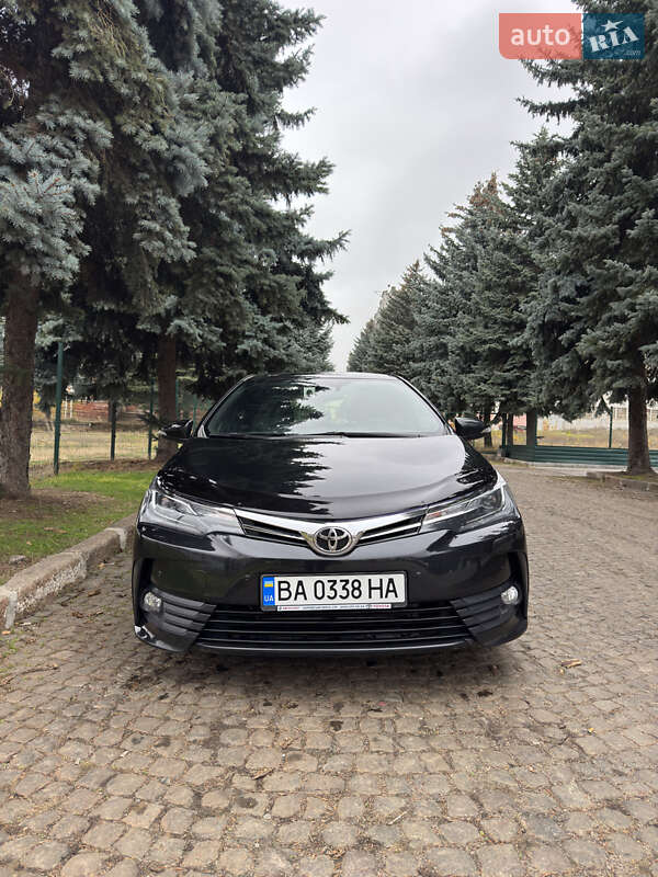 Седан Toyota Corolla 2016 в Кропивницком
