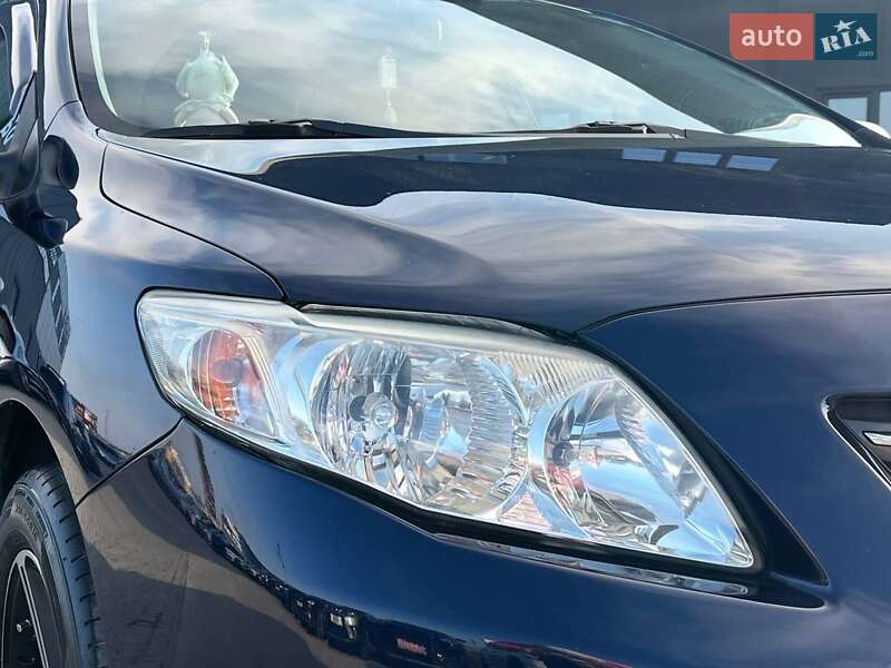 Седан Toyota Corolla 2008 в Львове