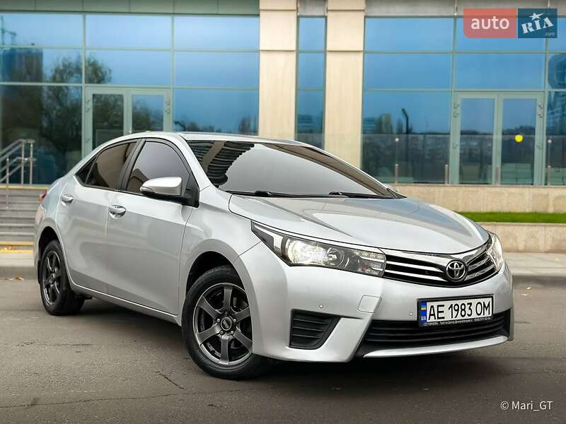 Седан Toyota Corolla 2014 в Днепре