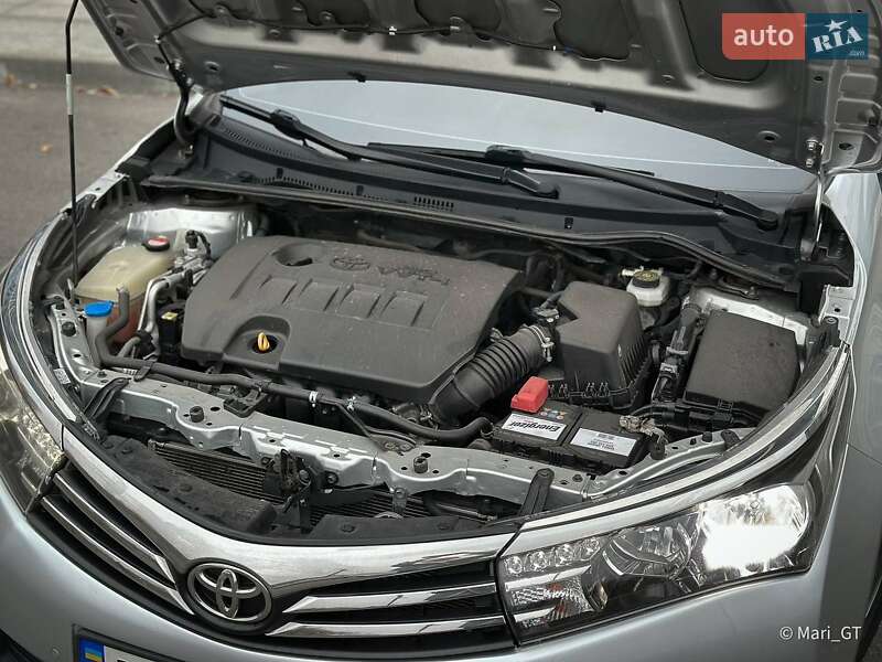 Седан Toyota Corolla 2014 в Днепре