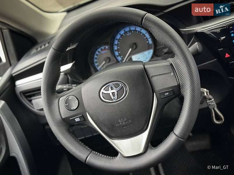 Седан Toyota Corolla 2014 в Днепре