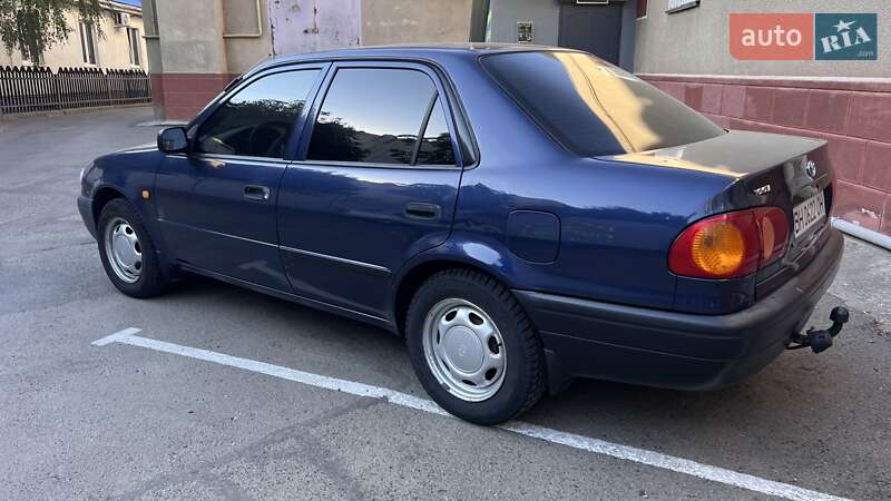 Седан Toyota Corolla 2000 в Одессе