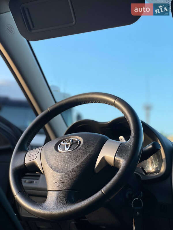 Седан Toyota Corolla 2008 в Києві