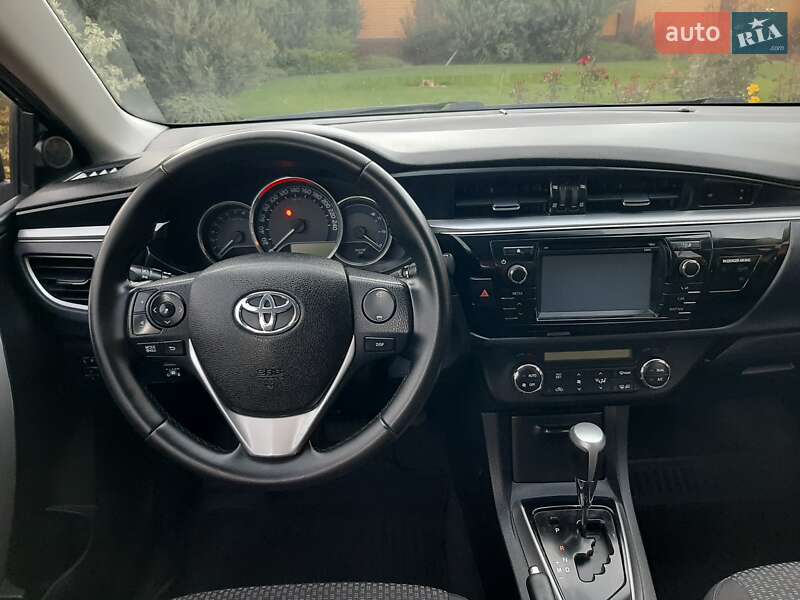 Седан Toyota Corolla 2013 в Полтаве