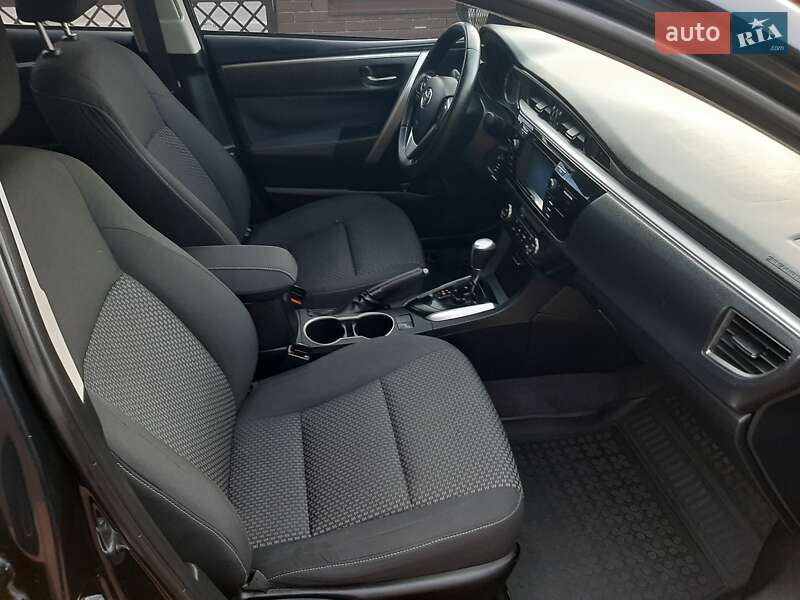 Седан Toyota Corolla 2013 в Полтаве