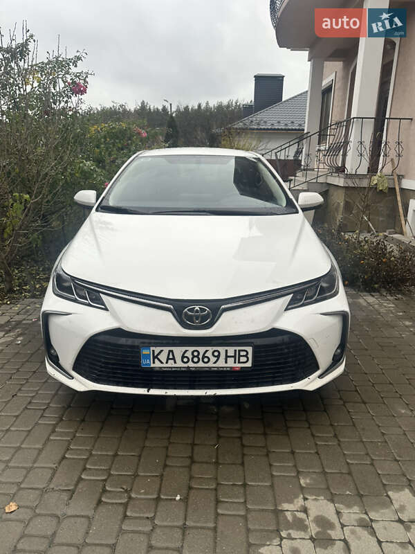 Седан Toyota Corolla 2022 в Обухові