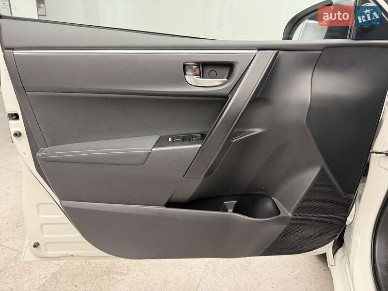 Седан Toyota Corolla 2017 в Киеве фото 18 Седан Toyota Corolla 2017 в Киеве