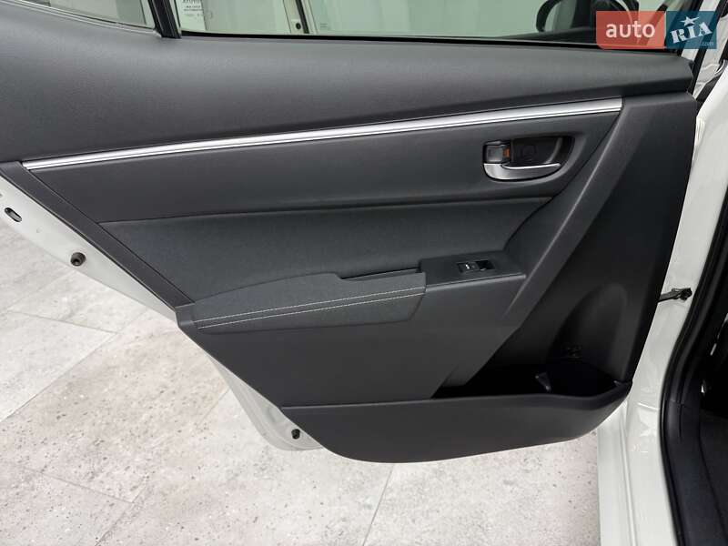 Седан Toyota Corolla 2017 в Киеве фото 22 Седан Toyota Corolla 2017 в Киеве