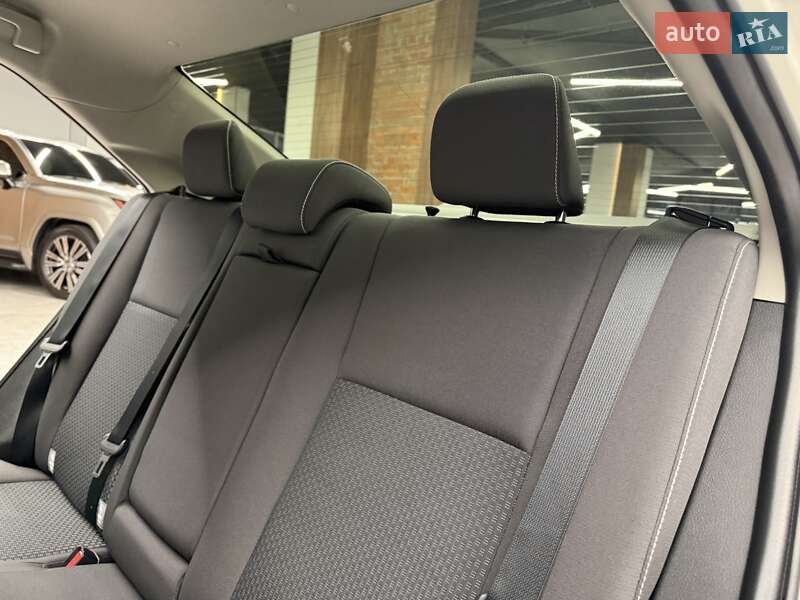 Седан Toyota Corolla 2017 в Киеве фото 26 Седан Toyota Corolla 2017 в Киеве