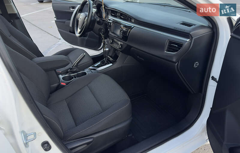 Седан Toyota Corolla 2015 в Одессе