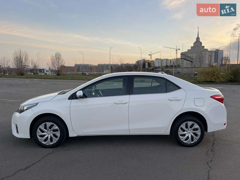 Седан Toyota Corolla 2014 в Києві