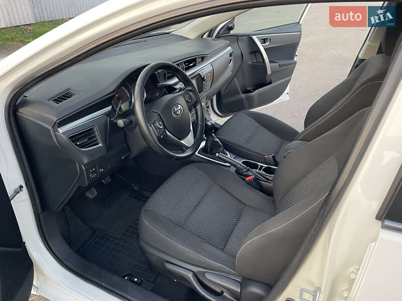 Седан Toyota Corolla 2014 в Києві