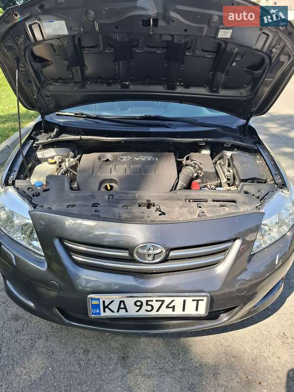 Седан Toyota Corolla 2008 в Прилуках