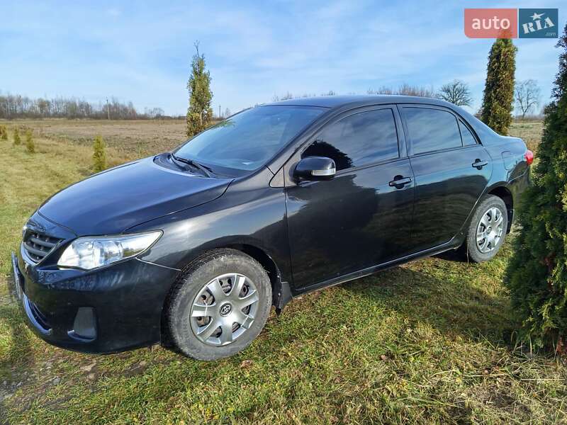 Седан Toyota Corolla 2011 в Коломые