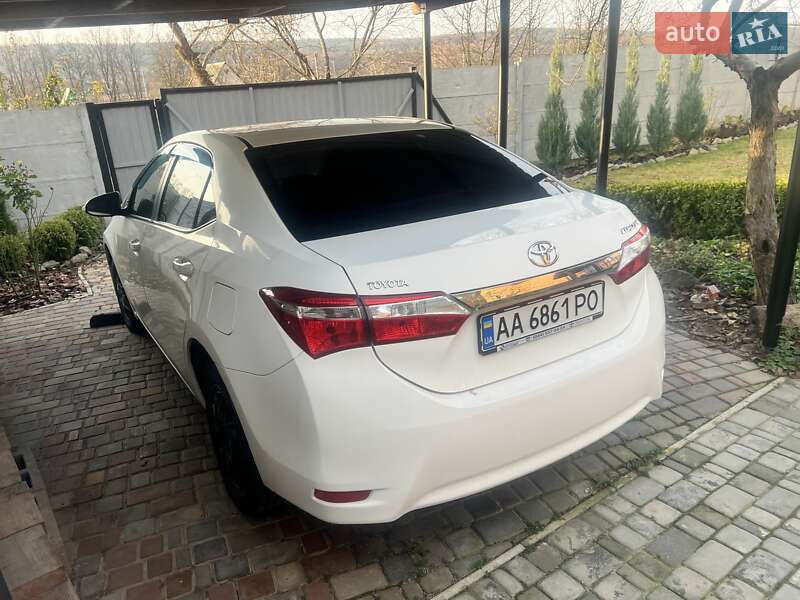 Седан Toyota Corolla 2013 в Василькове